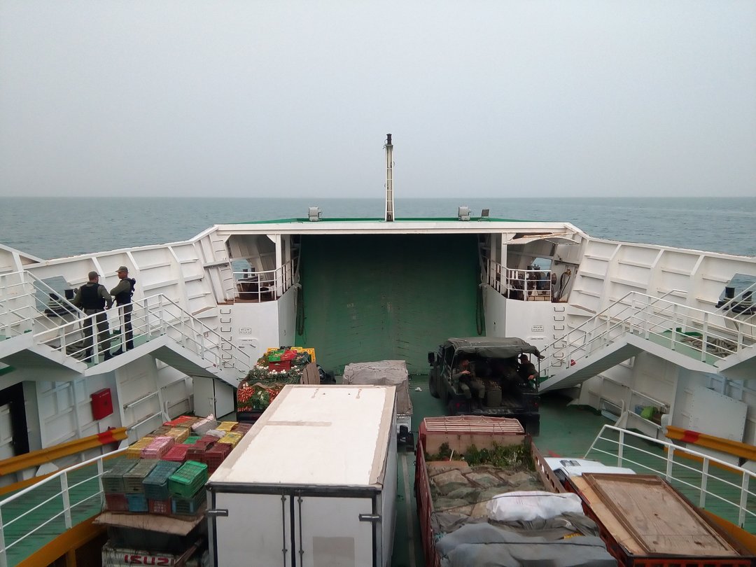 Militaires tunisiens dans le ferry pour les îles Kerkennah