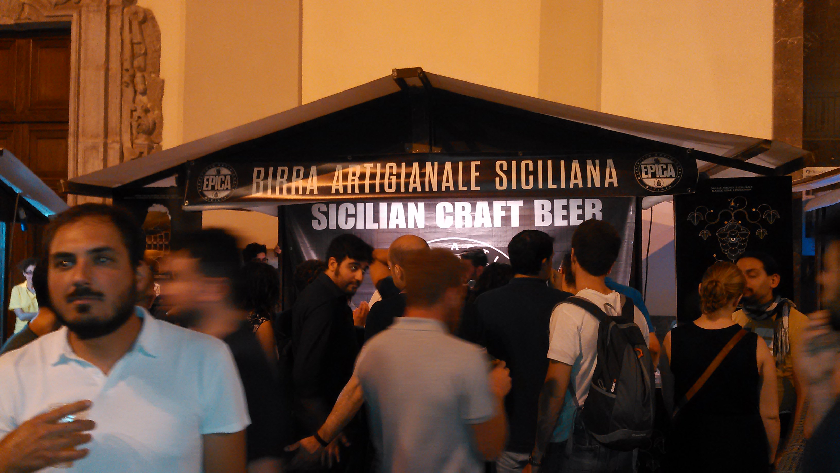 Au festival de la bière artisanale de Sicile